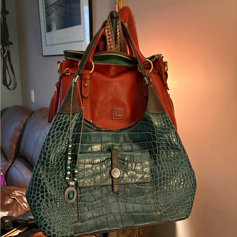 Elegant Green Crocodile-Embossed Women's Bag